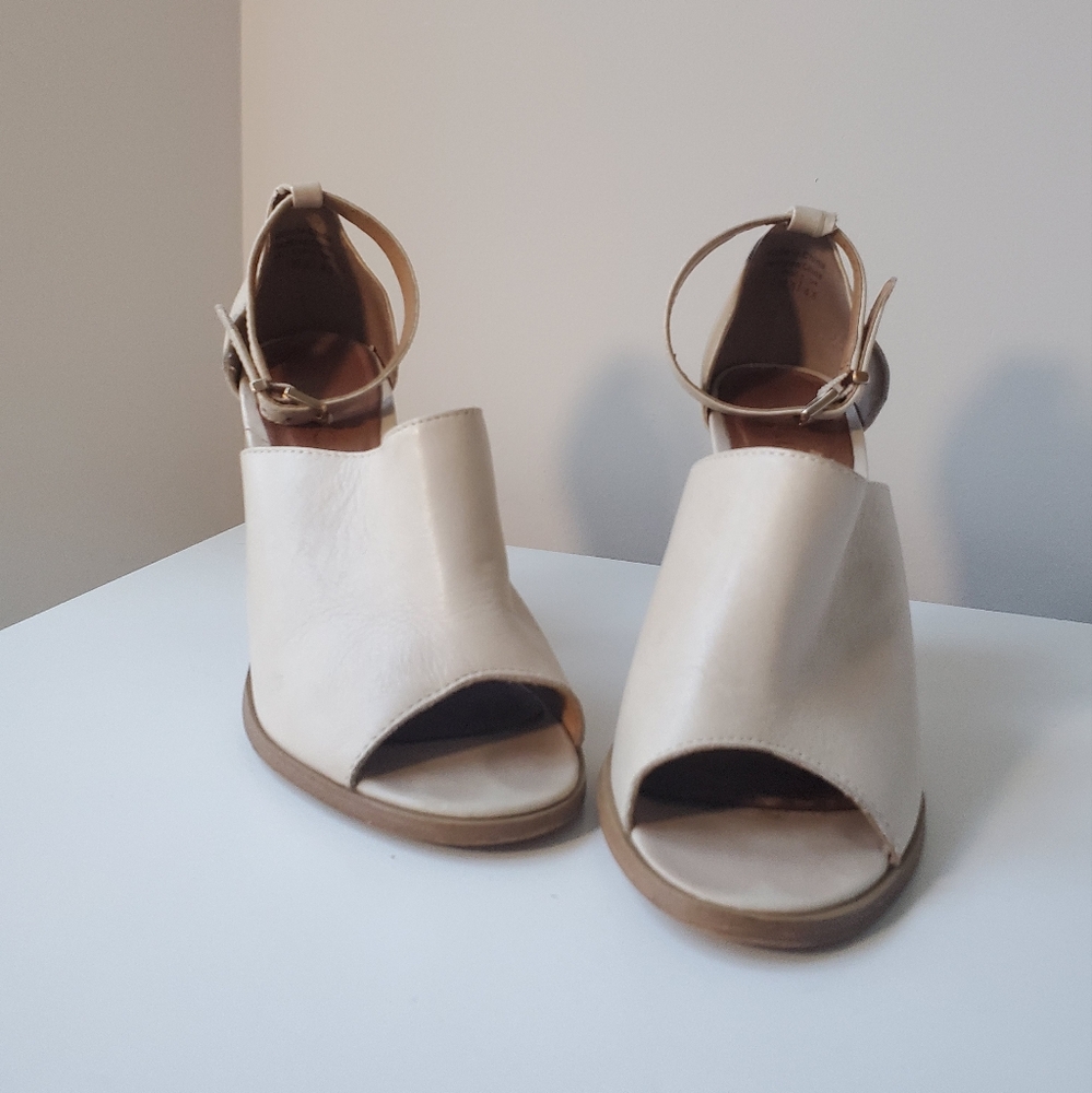 Aldo nude heels